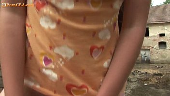 Taranca de 18 ani face muie si face sex in boscheti porno