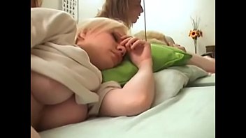 Film porno romanesc cu o stundenta din bucureste si amantul ei face sex in camin porno