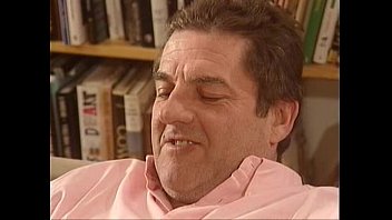 Actrita alina plugaru face show cu un mos in fata camerelor