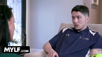 Porno porno se uita la filme porno si isi suna amantul ca vrea muie