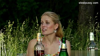 Betiva ce face xxx nebun cu doi betivi ce nu isi mai dau drumul