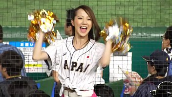 Uite cum suge pula chinezoaica asta buna rau de pula