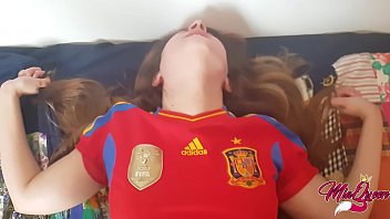 O spaniola face sex in tricoul echipei de fotbal